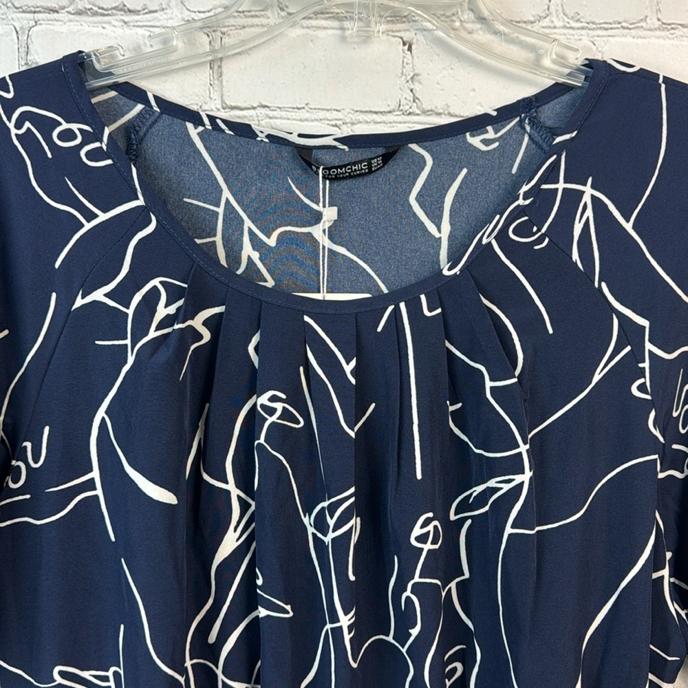 BloomChic Navy & White Graphic Design Elastic Trim Puff Sleeve Dress Size Medium - Picture 4 of 7